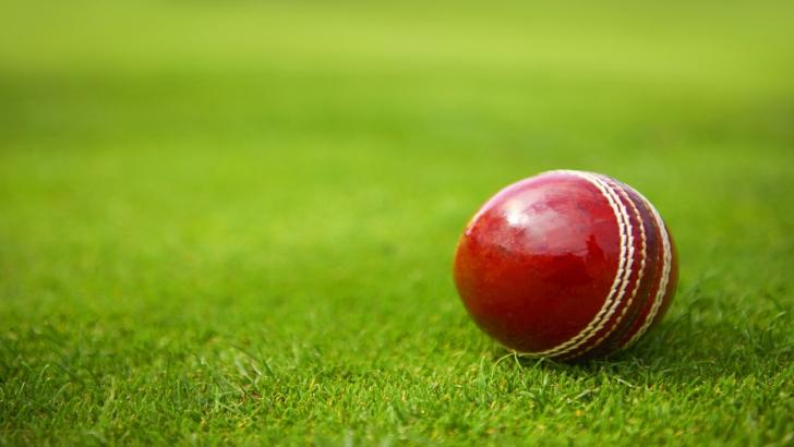 Red cricket ball